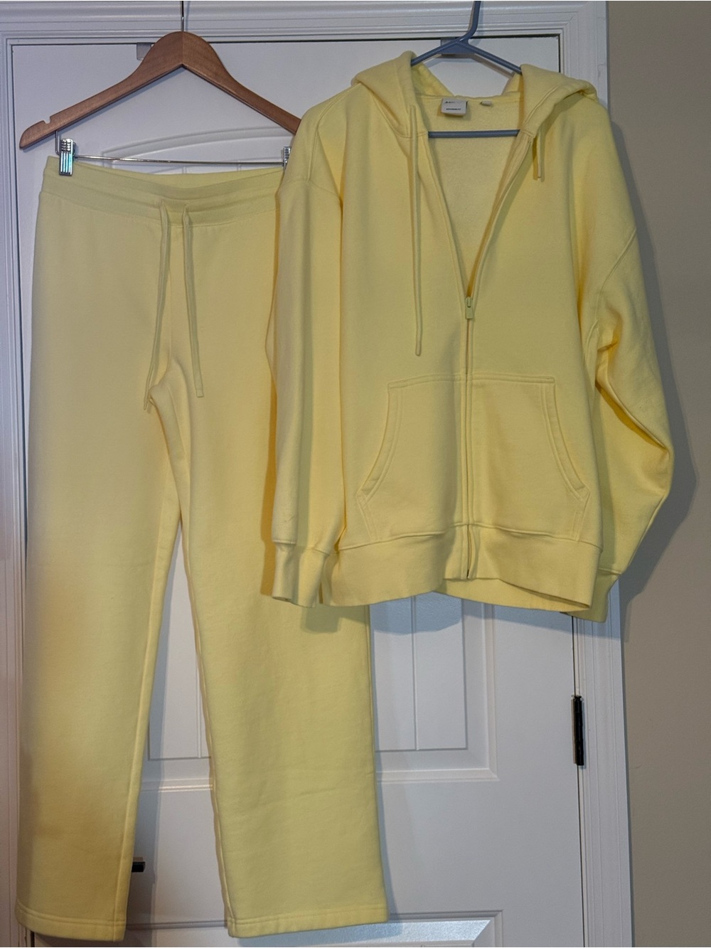 NWOT Aritzia Women's Yellow Hooded Zip Jacket & Sweatpants Set